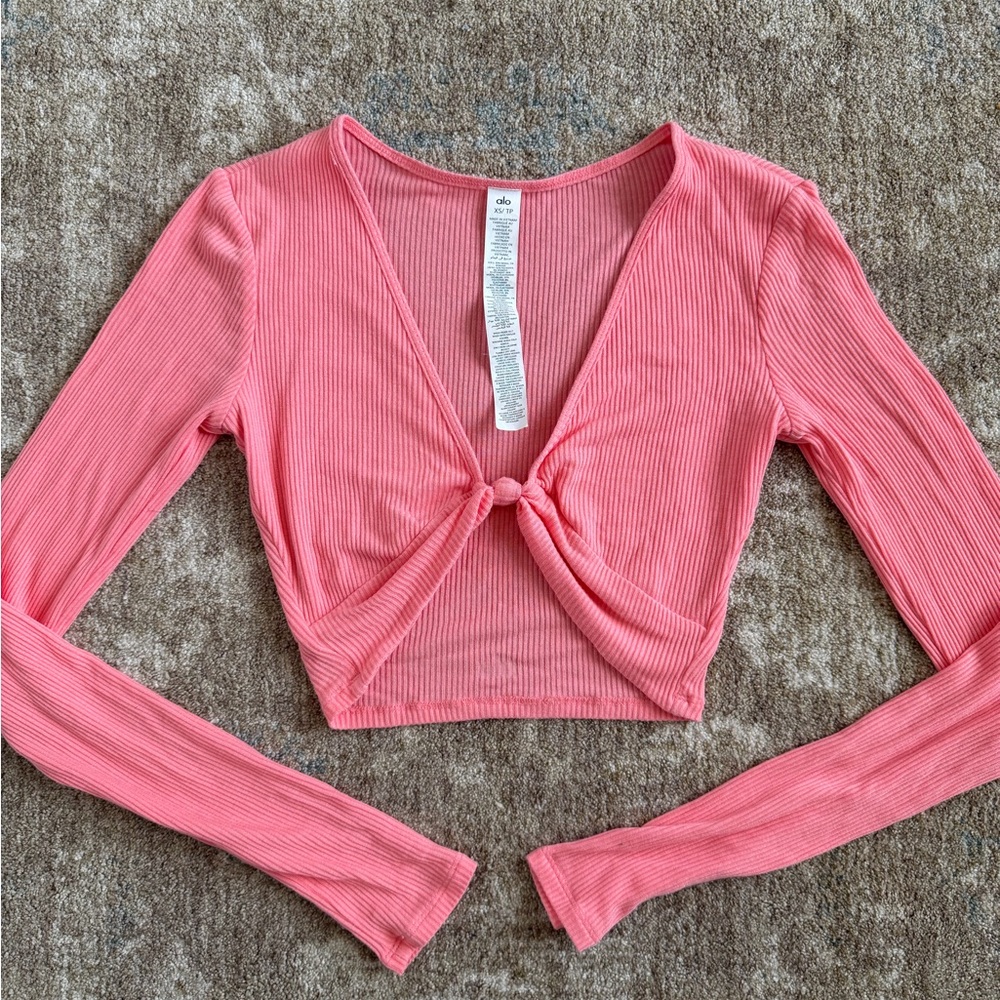 ALO Yoga Coral Pink Ribbed Knot-Front Long Sleeve Crop Top